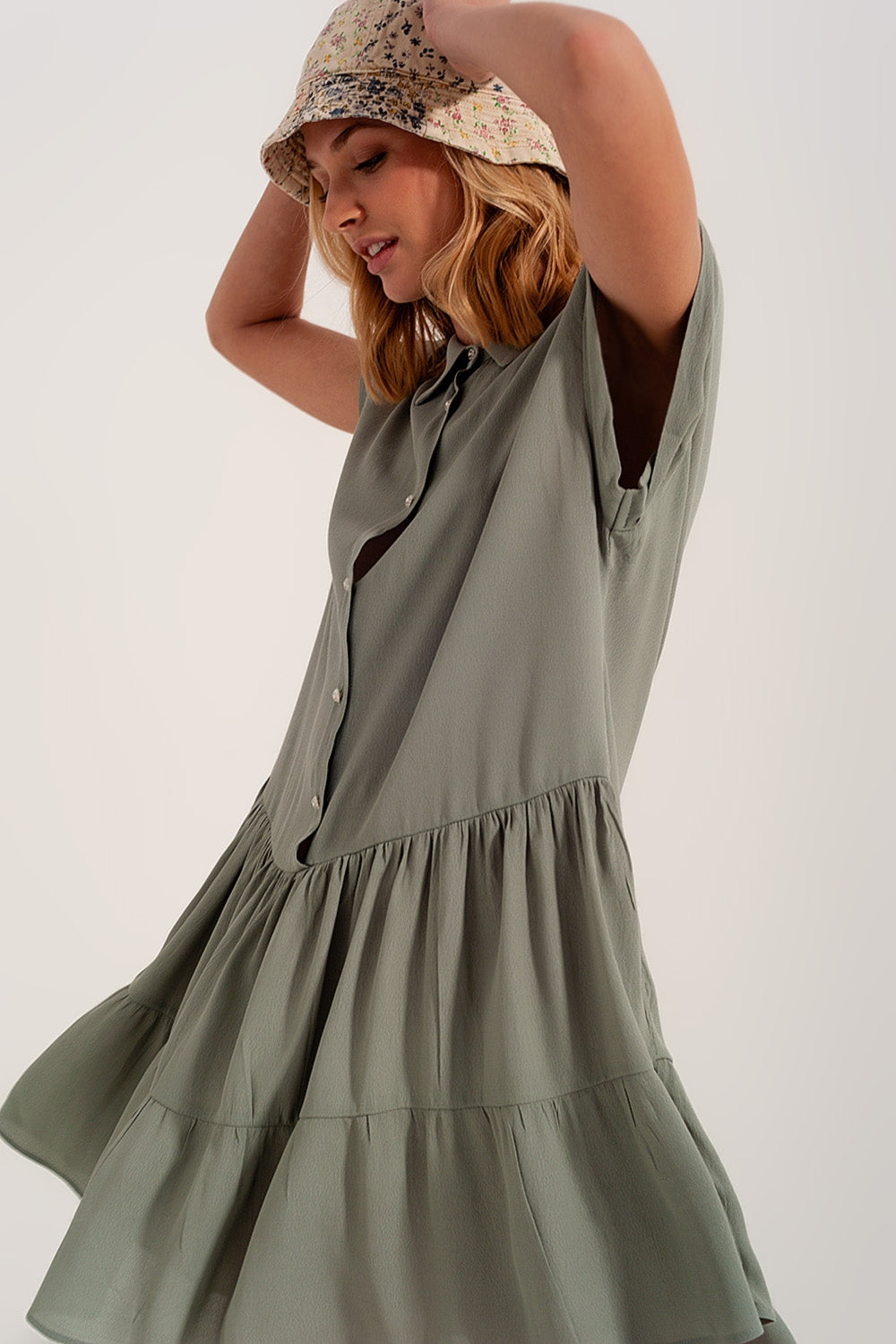 Q2 Vestido camisero corto y bajo escalonado verde