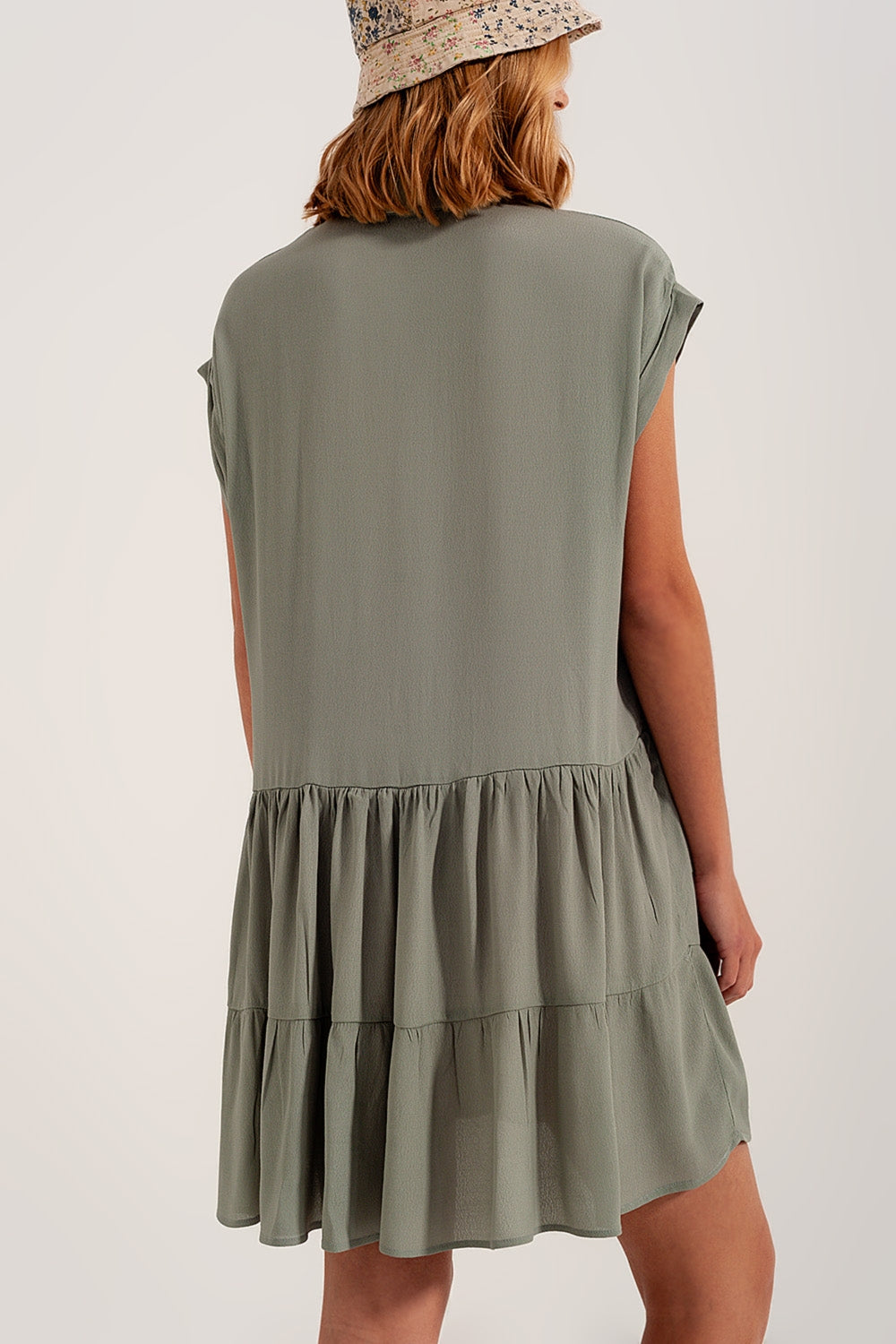 Vestido camisero corto y bajo escalonado verde Q2