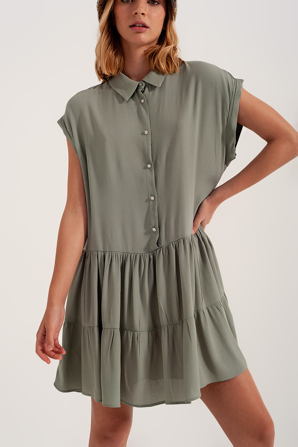 Vestido camisero corto y bajo escalonado verde Q2