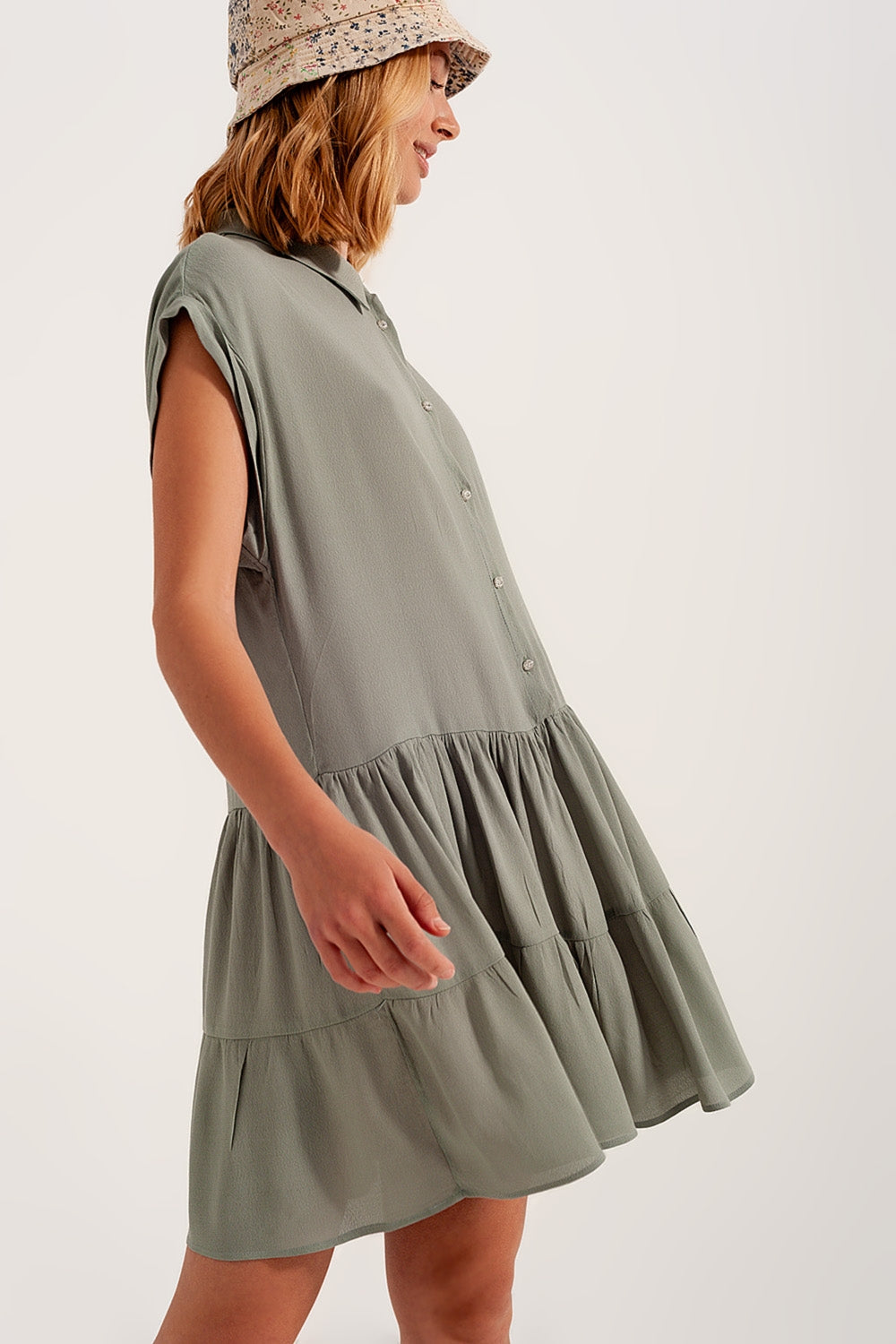 Vestido camisero corto y bajo escalonado verde Q2