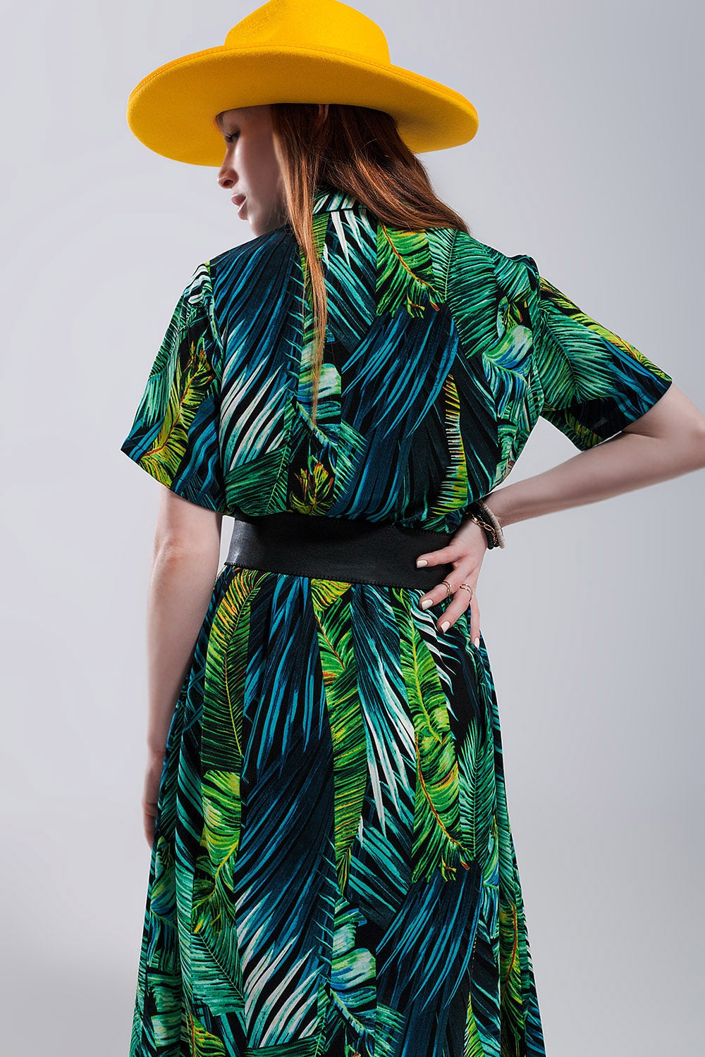 Vestido camisero largo con estampado tropical Q2