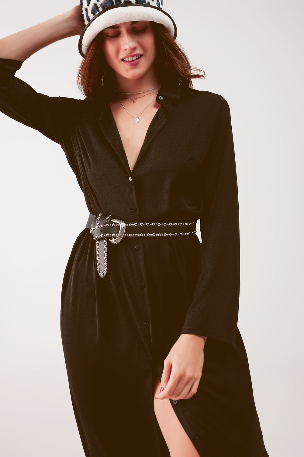 Vestido camisero largo negro de corte holgado Q2