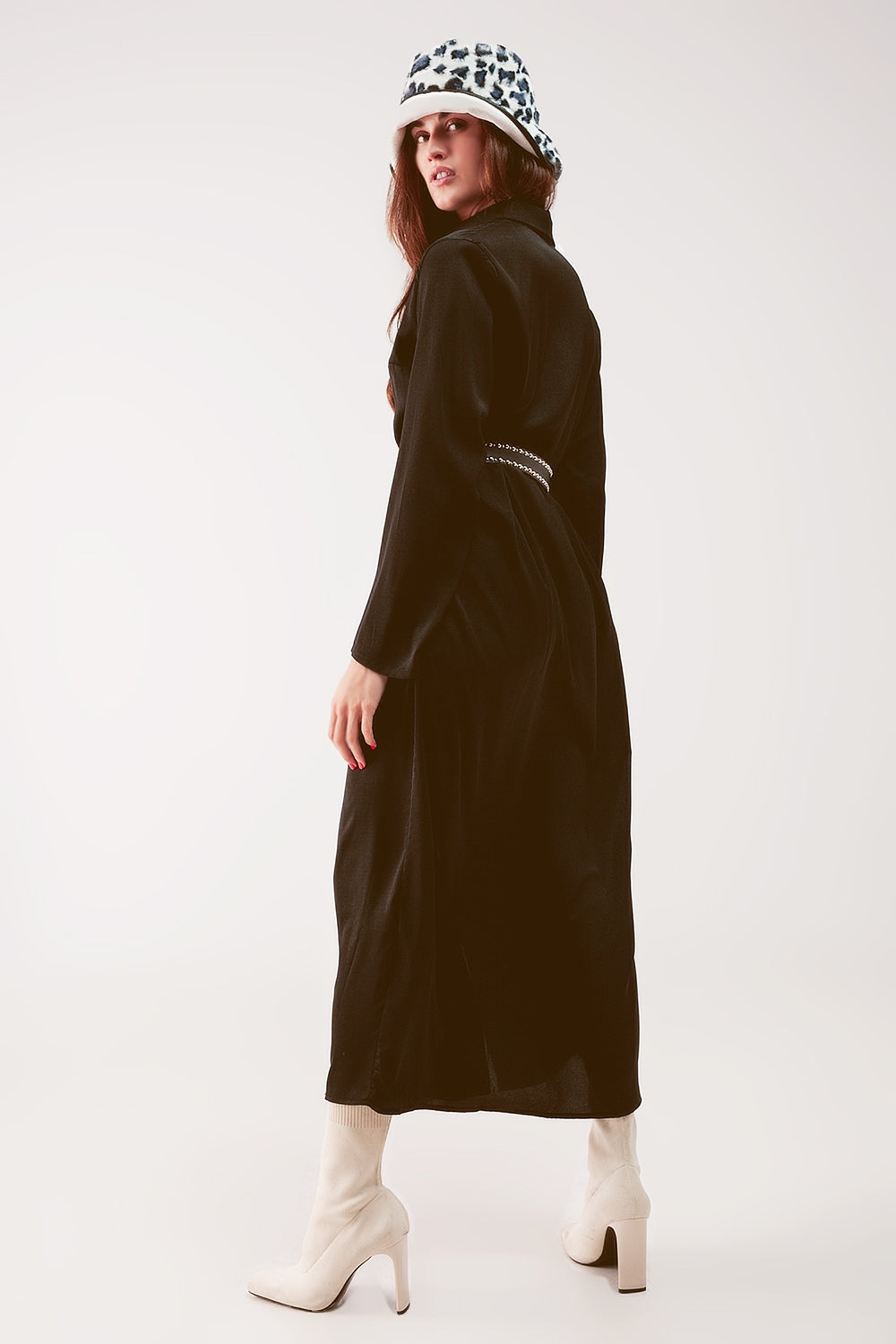 Vestido camisero largo negro de corte holgado Q2