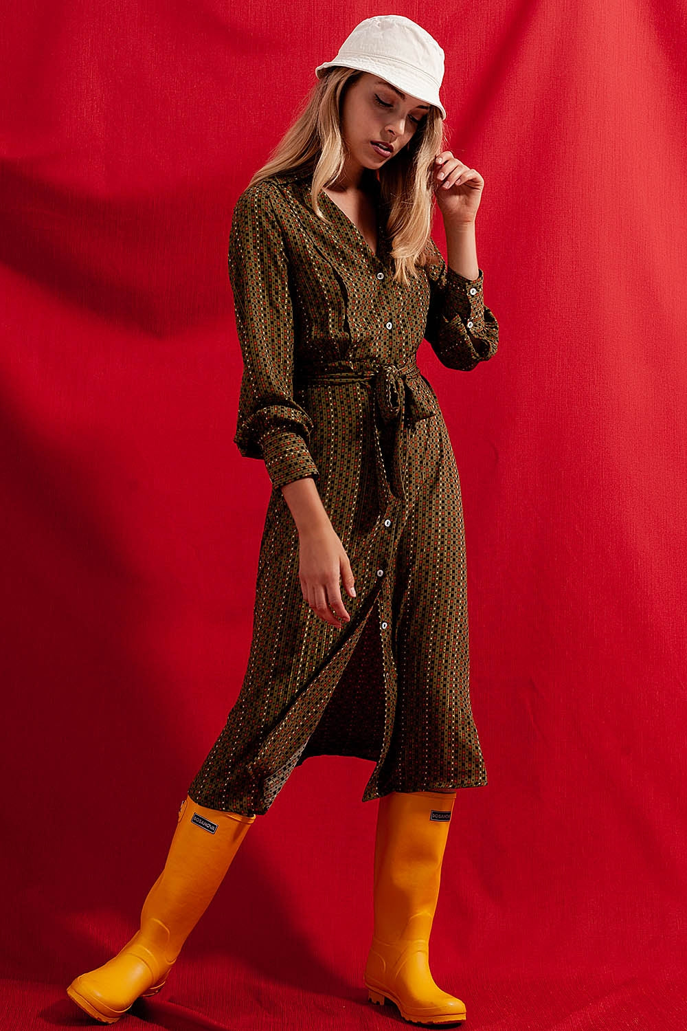 Vestido camisero semilargo con estampado de cuadros Q2