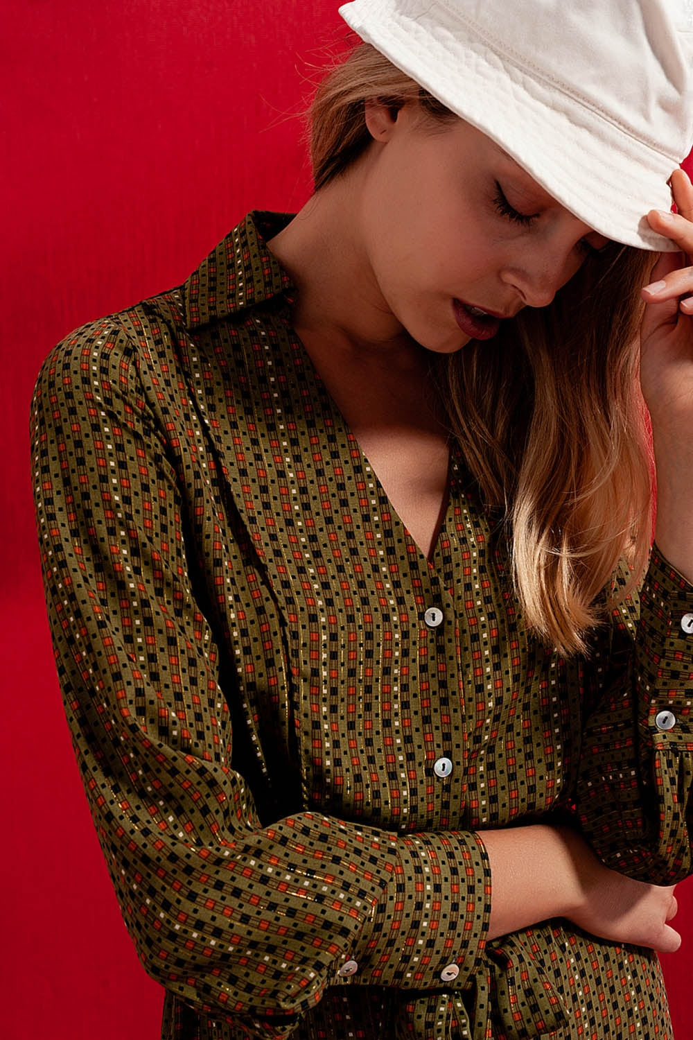 Vestido camisero semilargo con estampado de cuadros Q2