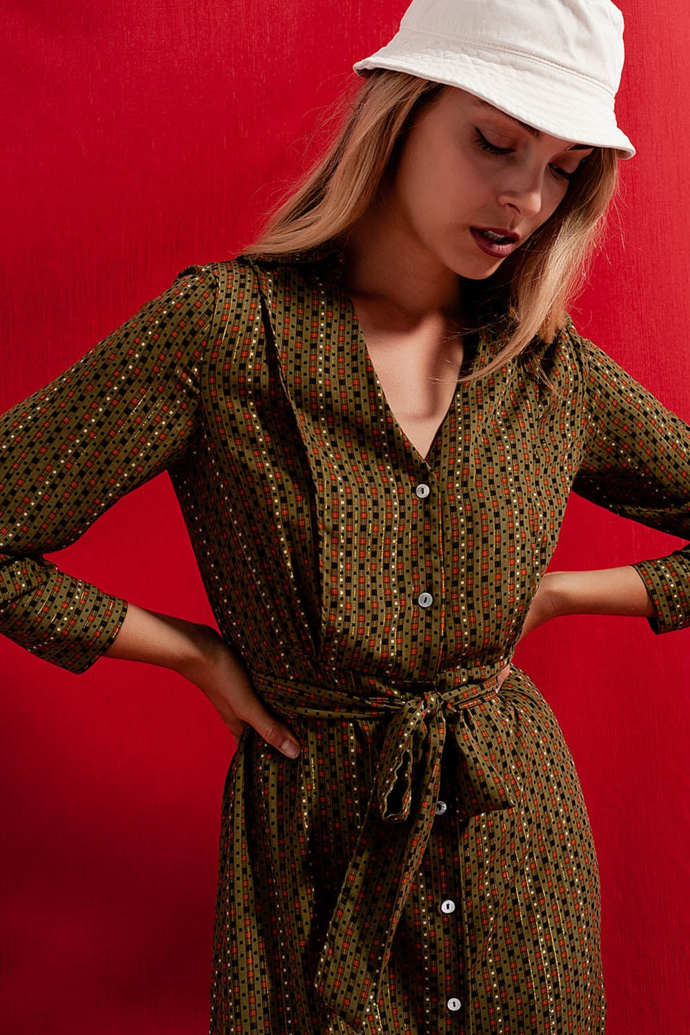 Vestido camisero semilargo con estampado de cuadros Q2