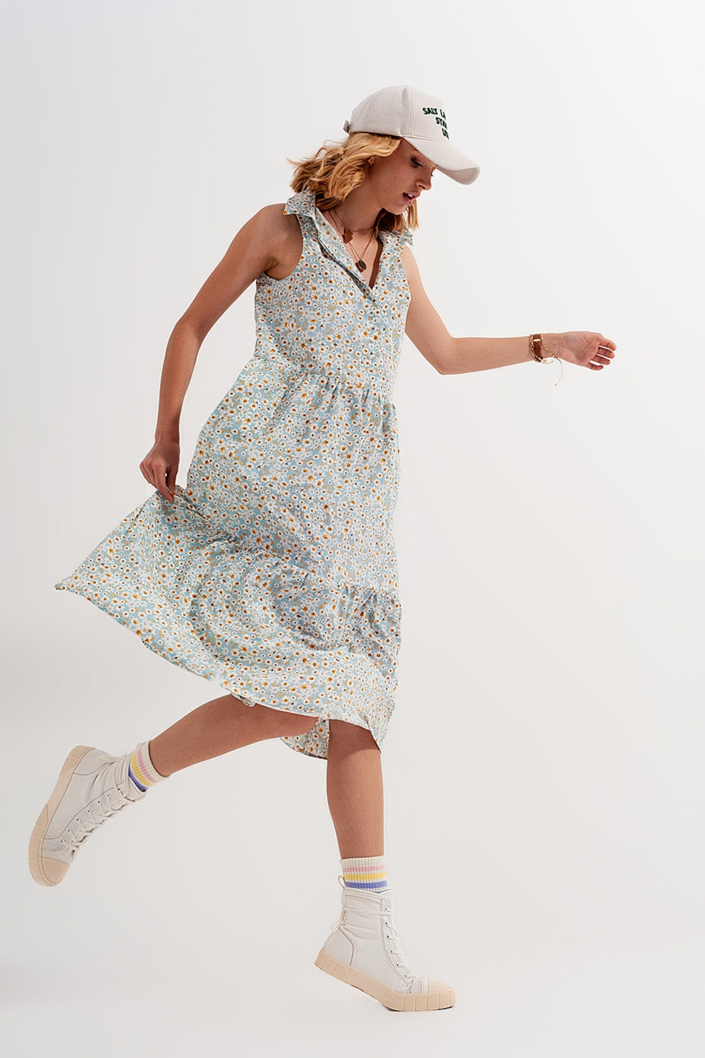 Vestido camisero sin mangas con estampado floral azul Q2
