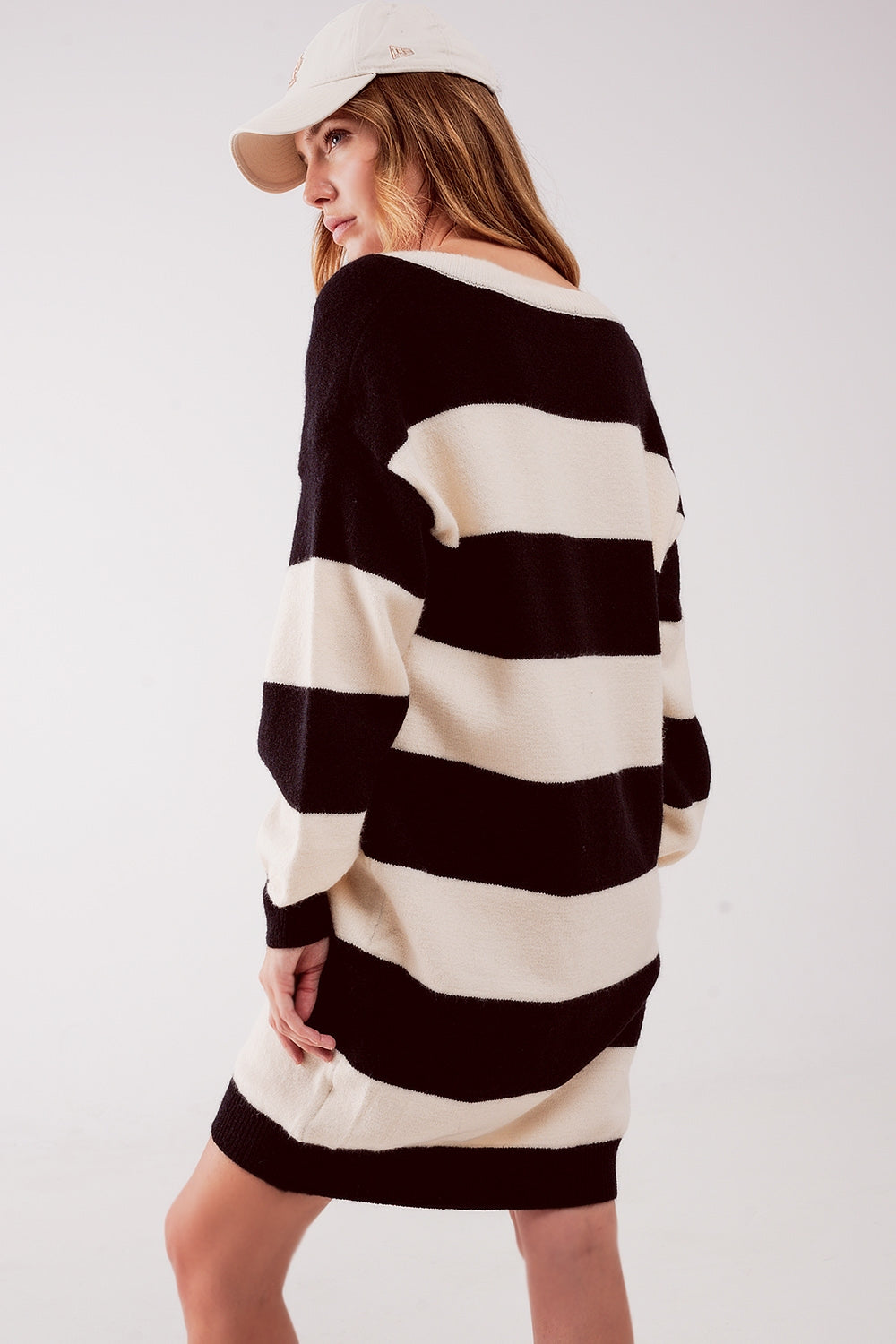 Vestido color crema y negro estilo jersey a rayas Q2
