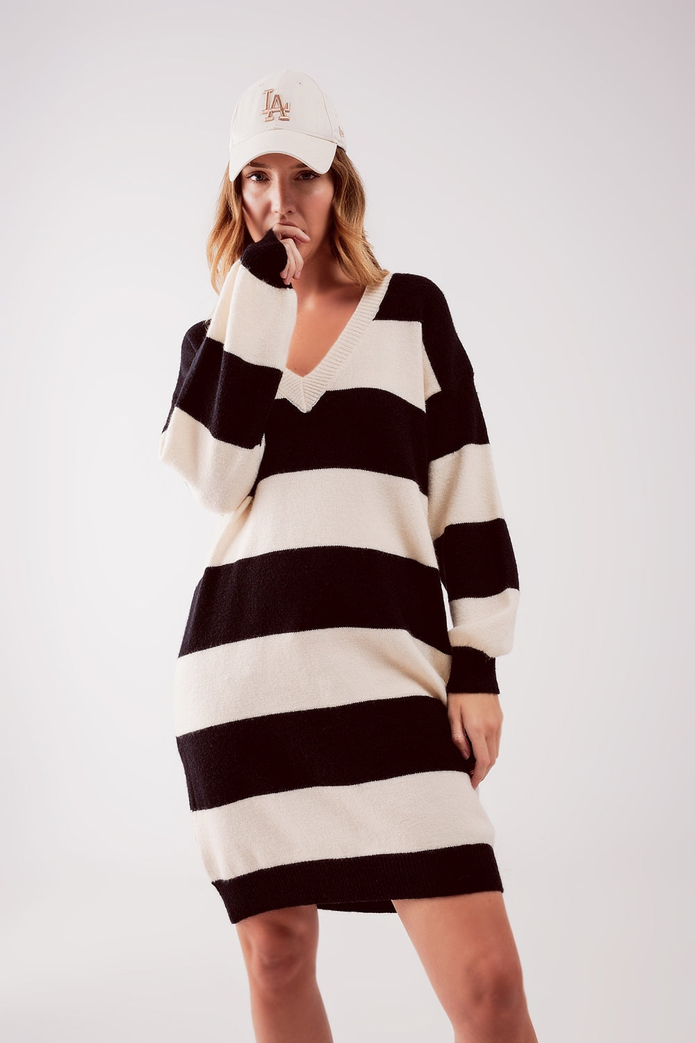 Vestido color crema y negro estilo jersey a rayas Q2