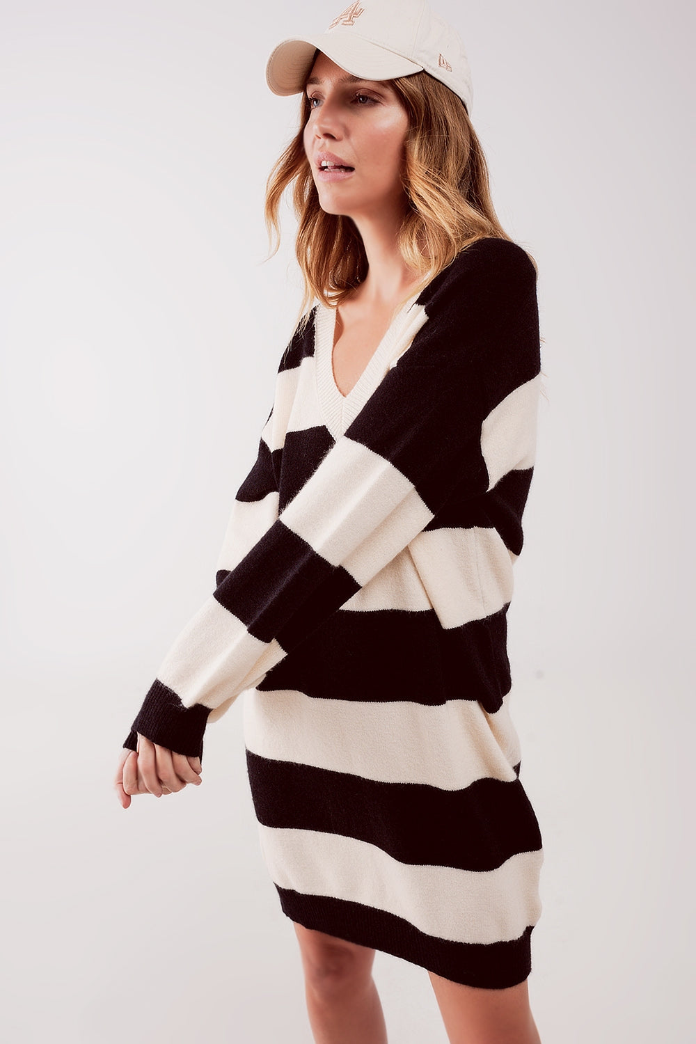 Vestido color crema y negro estilo jersey a rayas Q2