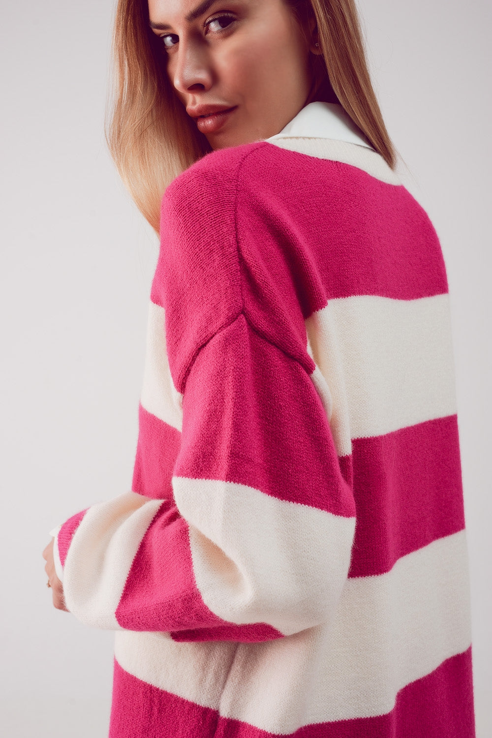 Vestido color fucsia y negro estilo jersey a rayas Q2