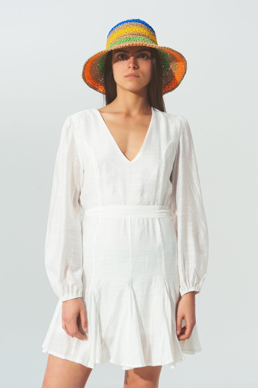 Vestido con Cuello en V con Volantes en Blanco Q2