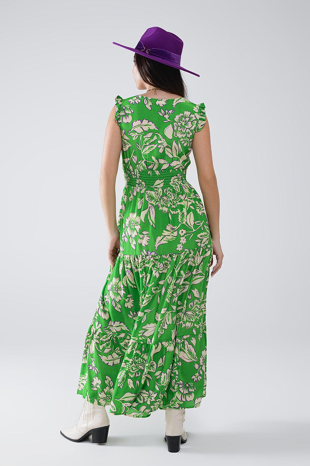Vestido con estampado floral y cintura ceñida en verde Q2