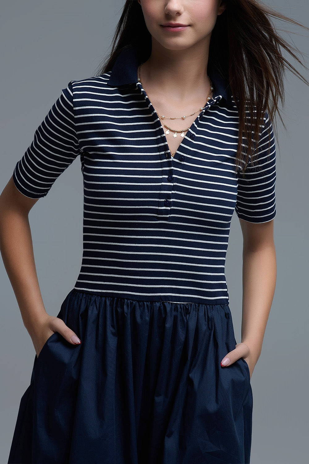 Vestido con top de rayas de polo y falda midi de popelín en azul marino Q2