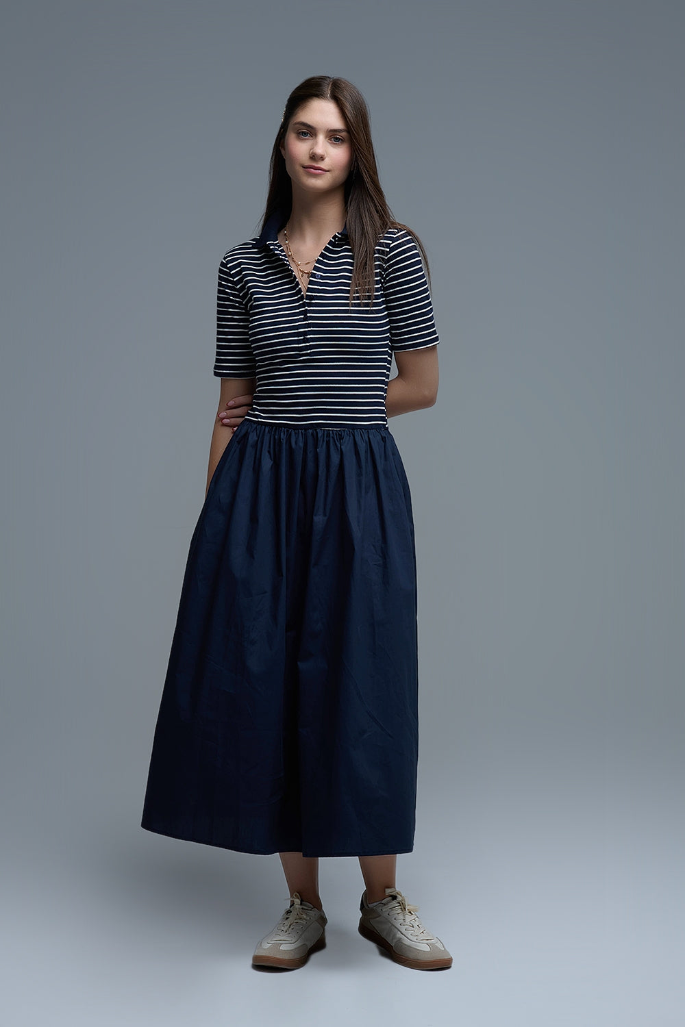 Vestido con top de rayas de polo y falda midi de popelín en azul marino Q2