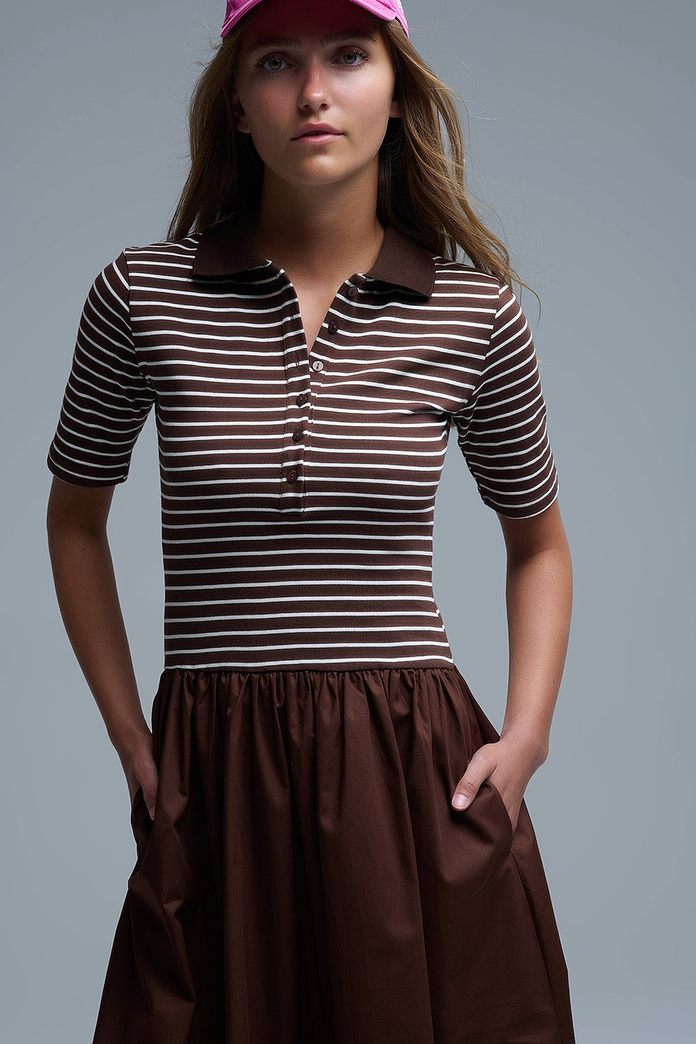 Vestido con top de rayas de polo y falda midi de popelín en marrón Q2