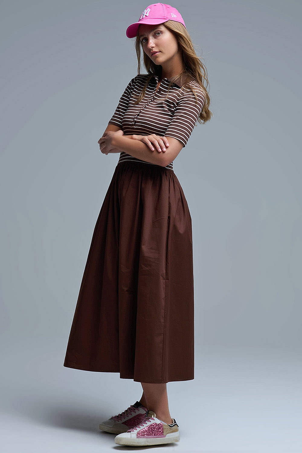 Vestido con top de rayas de polo y falda midi de popelín en marrón Q2