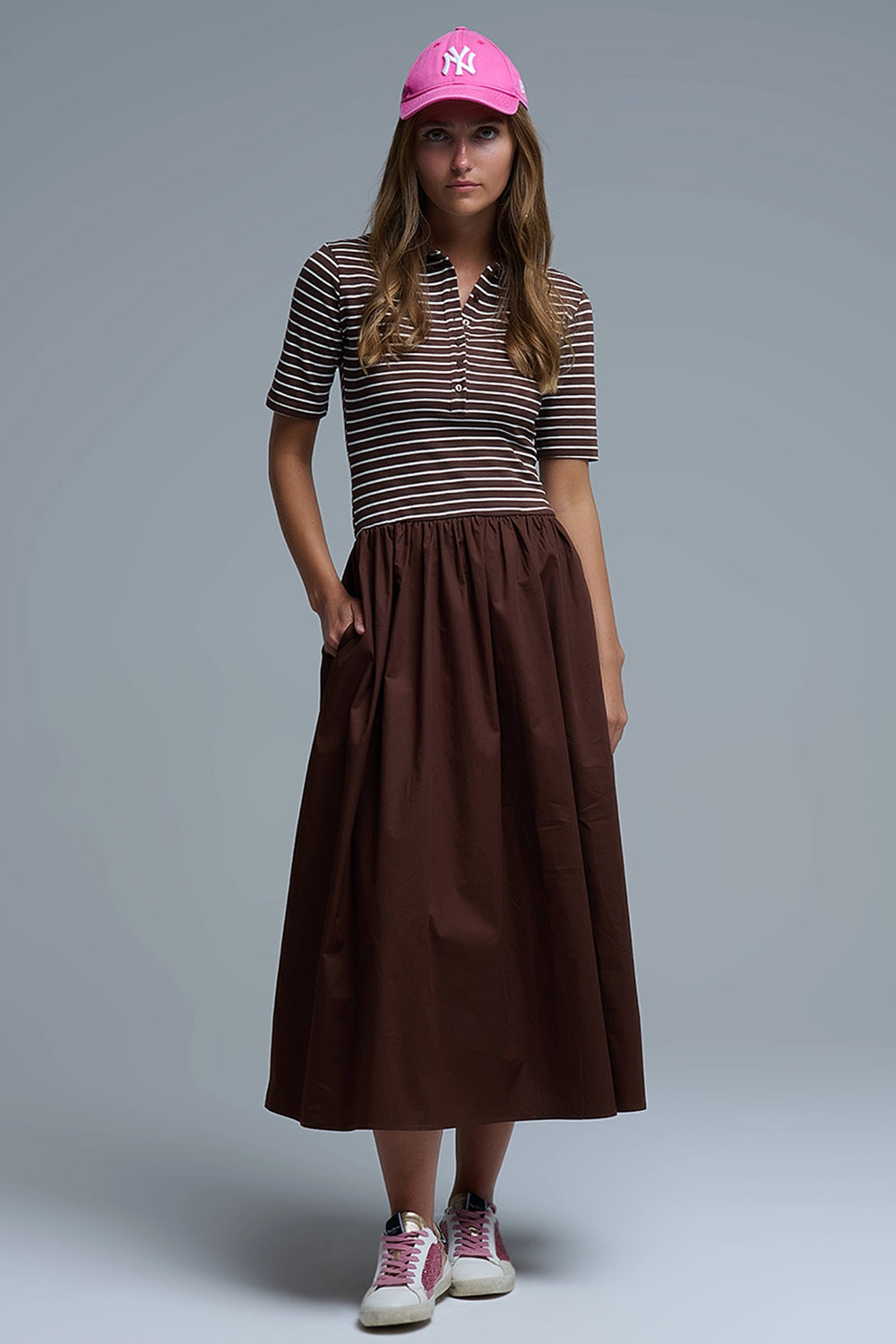 Vestido con top de rayas de polo y falda midi de popelín en marrón Q2