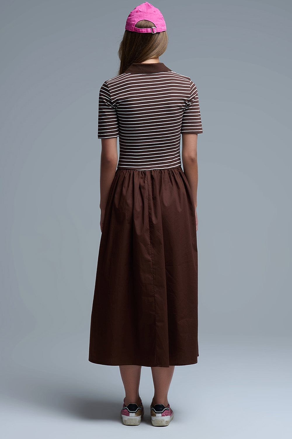 Vestido con top de rayas de polo y falda midi de popelín en marrón Q2