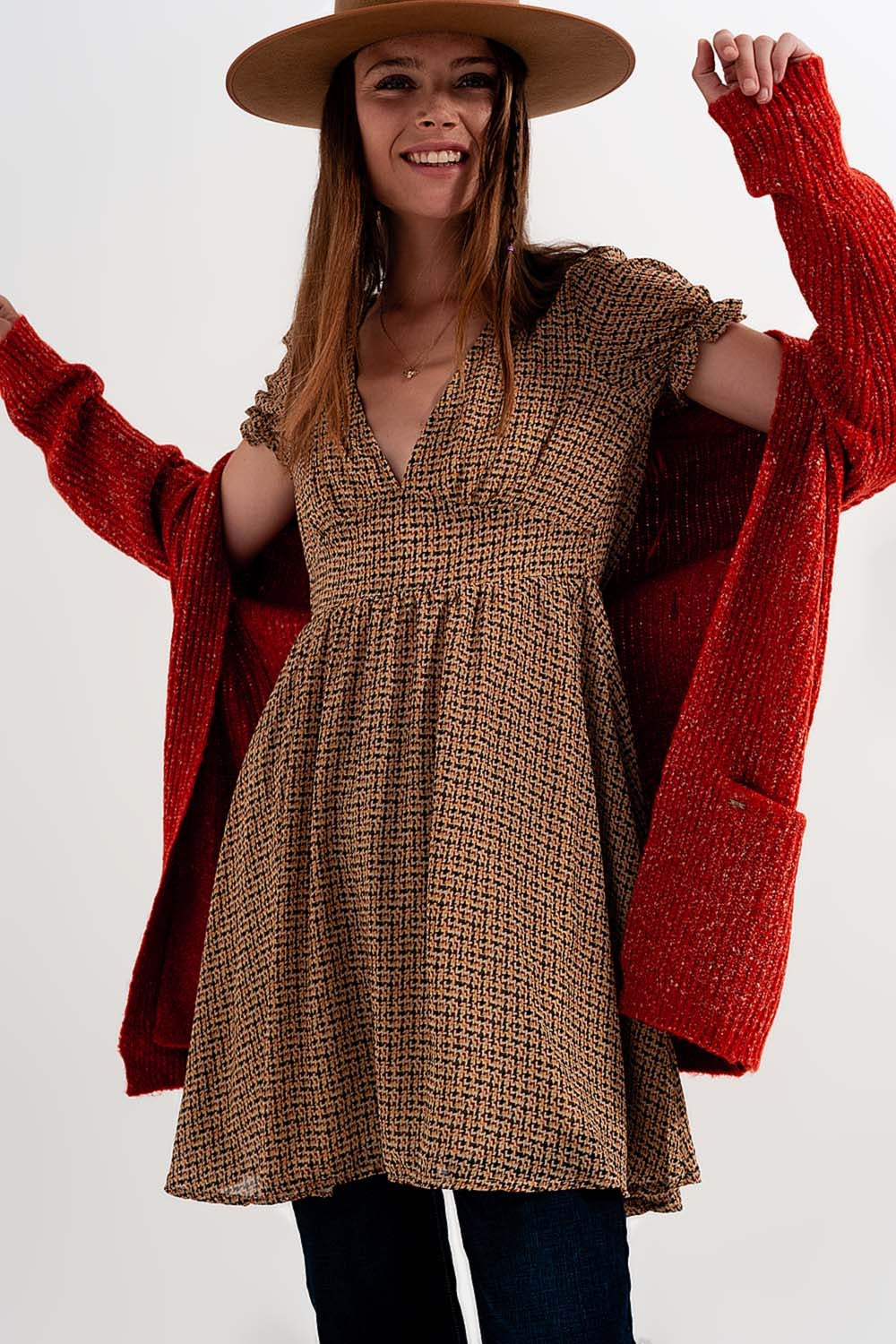 Vestido corto a cuadros de color crema Q2