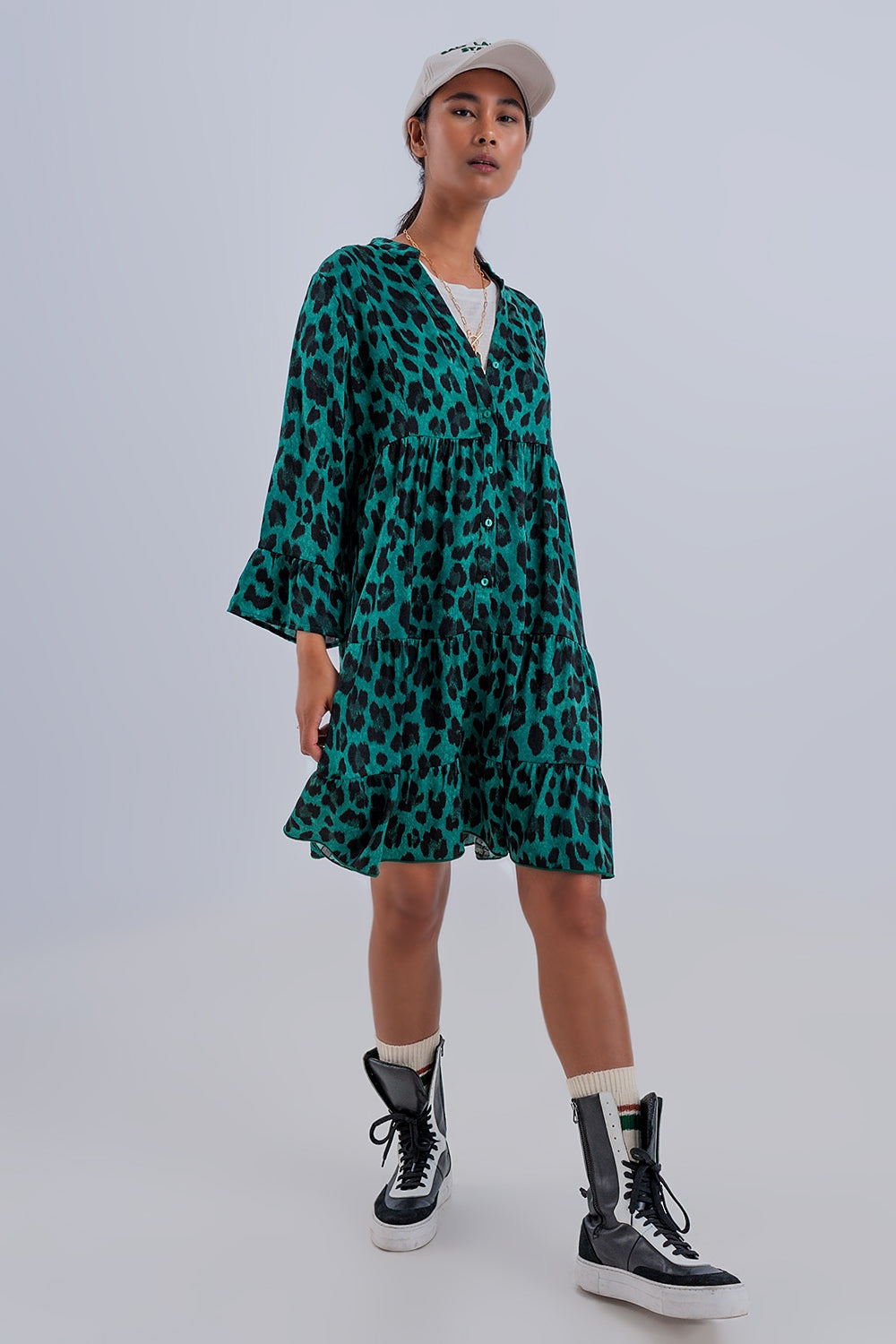 Vestido corto amplio con diseño escalonado y estampado animal verde Q2