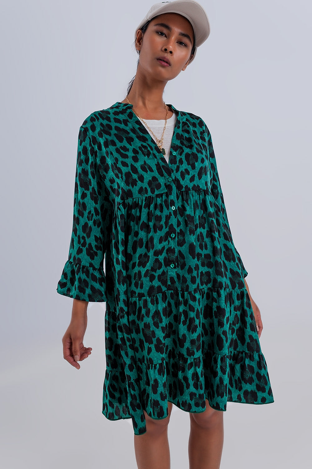 Vestido corto amplio con diseño escalonado y estampado animal verde Q2