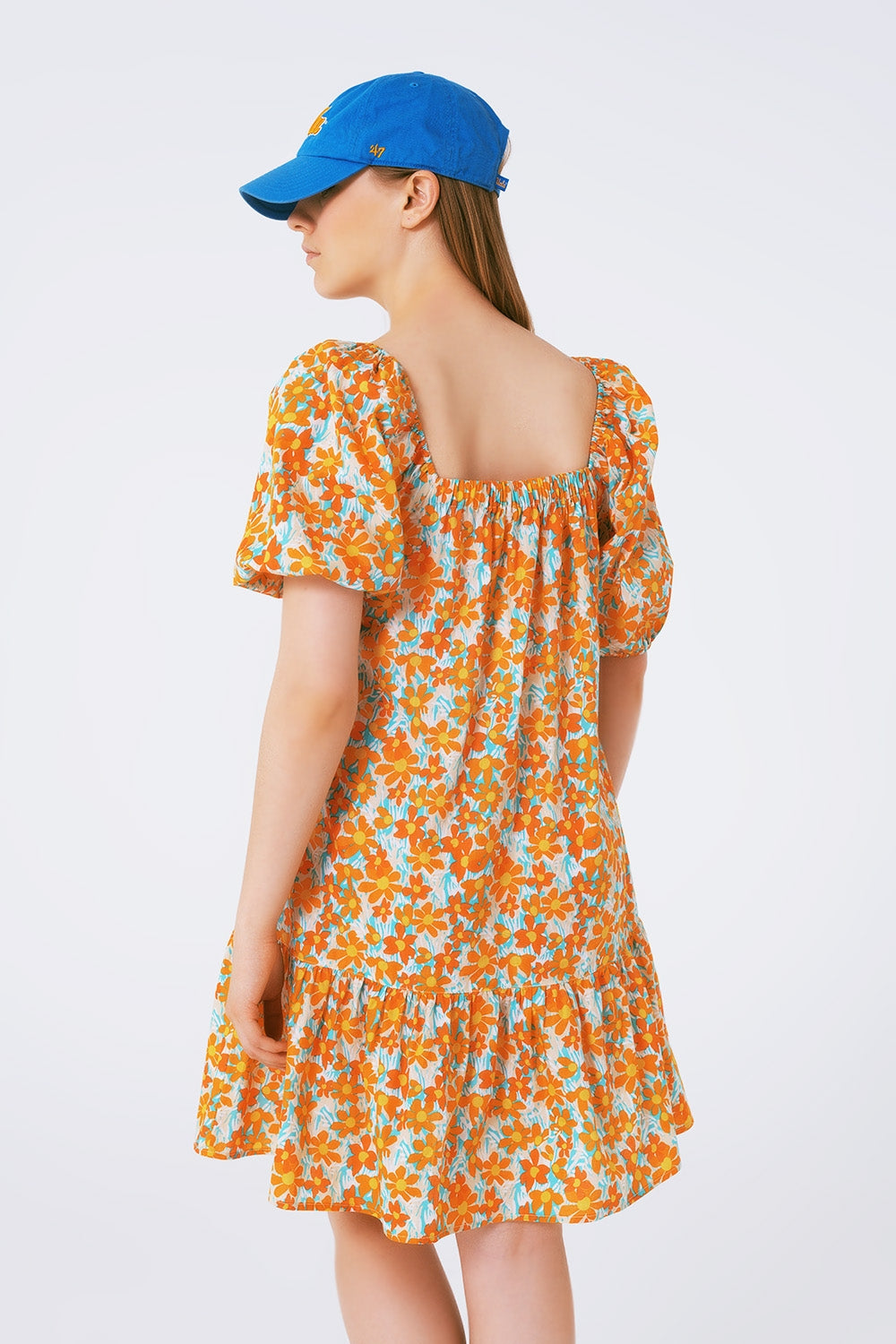 Vestido corto amplio estampado de flores y mangas abullonadas Q2