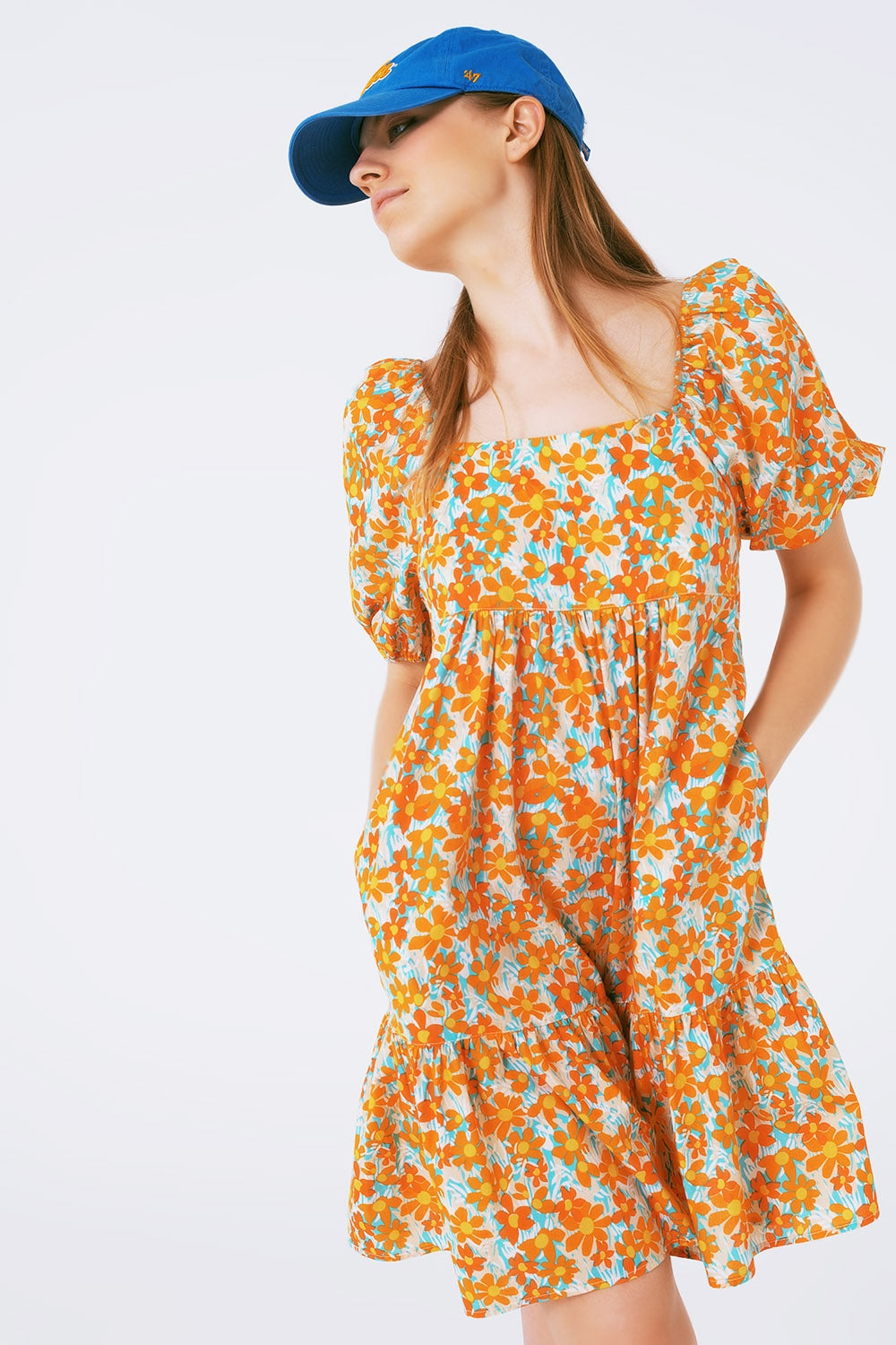 Vestido corto amplio estampado de flores y mangas abullonadas Q2