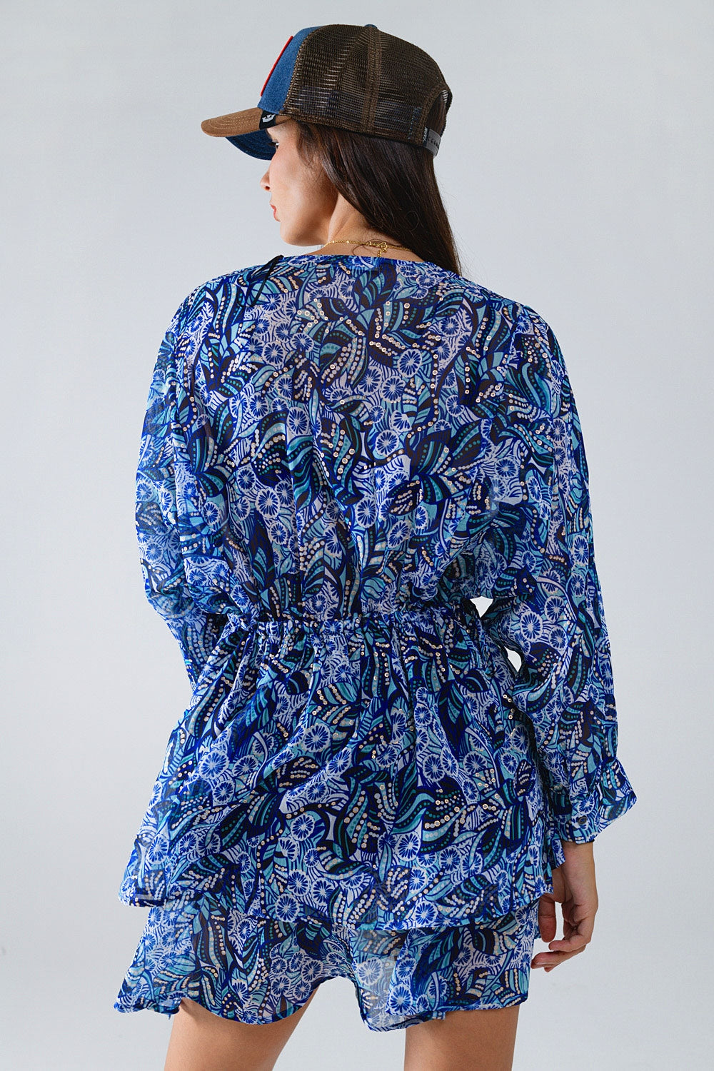 Vestido corto con estampado abstracto azul y cintura ajustable Q2