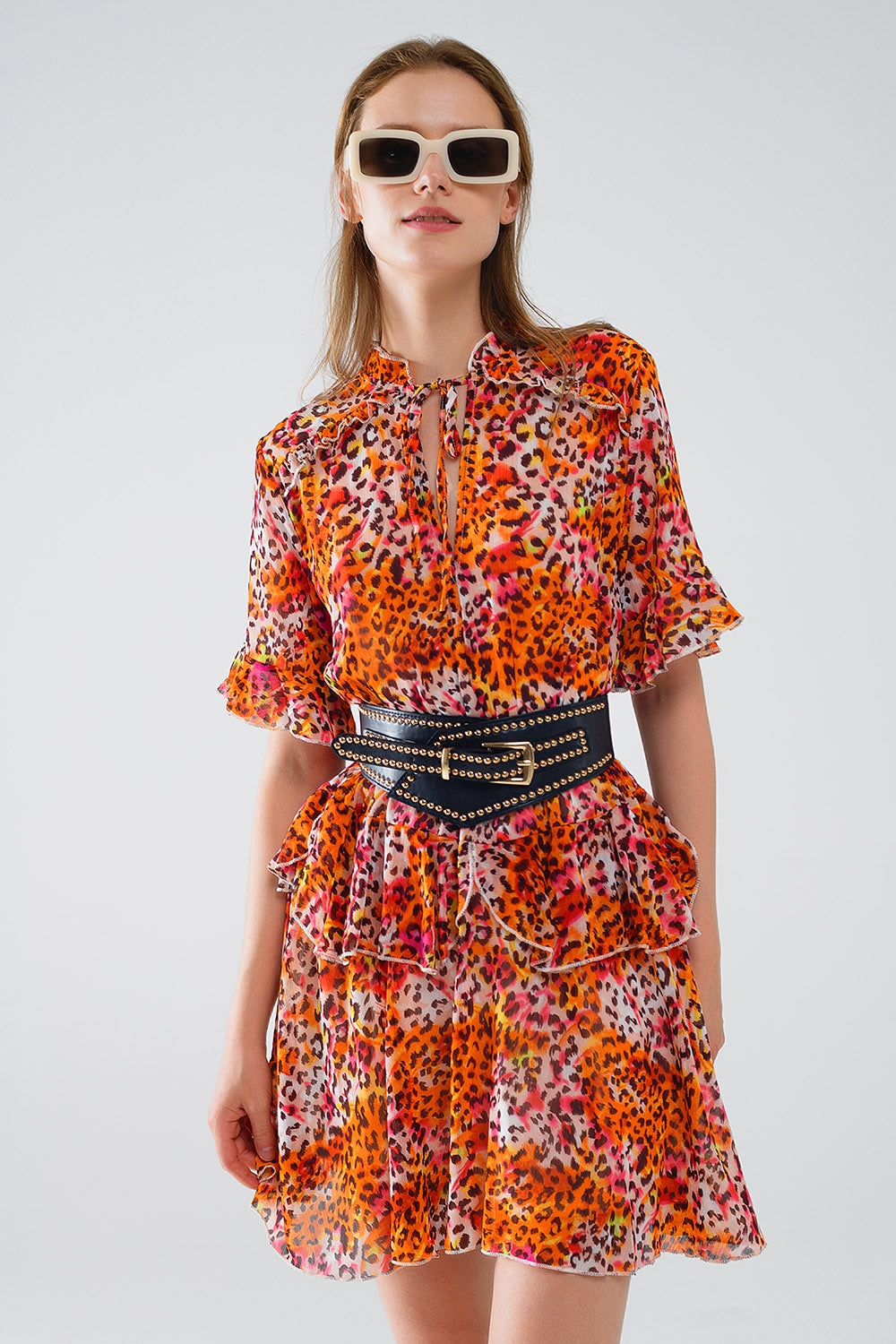 Vestido corto con estampado animal en naranja y blanco Q2