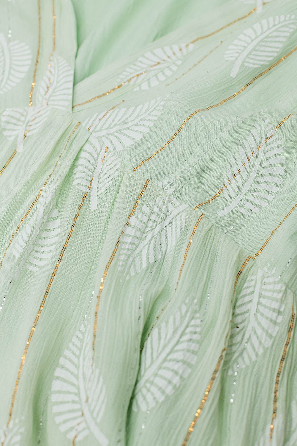 Vestido corto con estampado de hojas e hilo de lúrex en color menta Q2