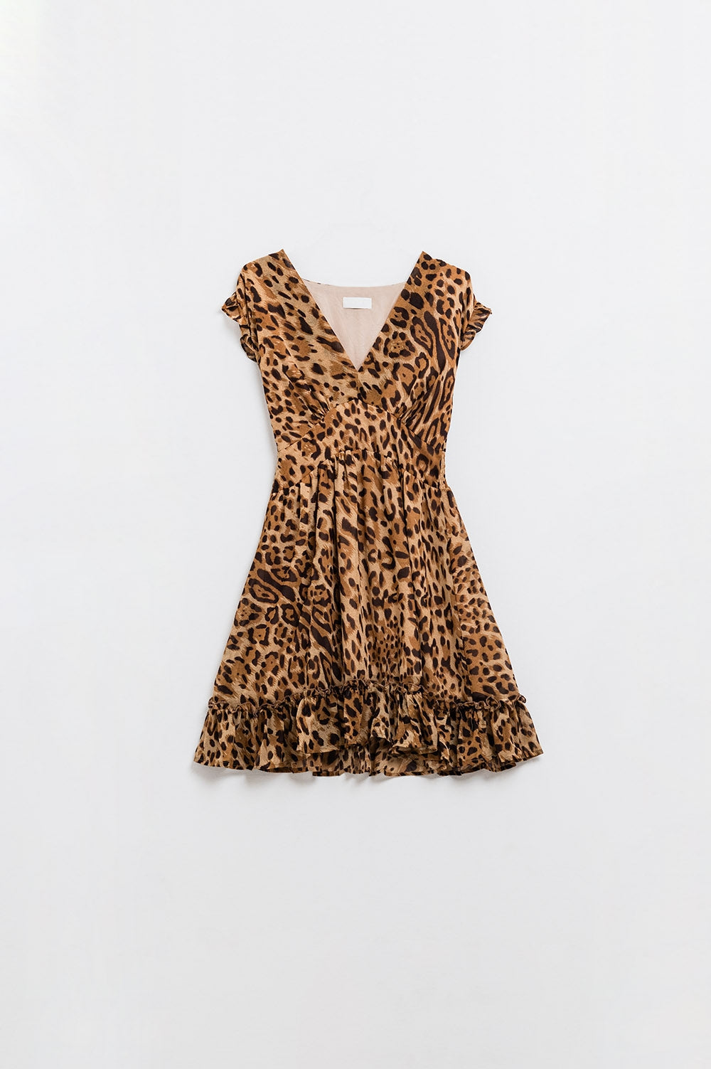 Vestido corto con estampado de leopardo y cintura ceñida Q2
