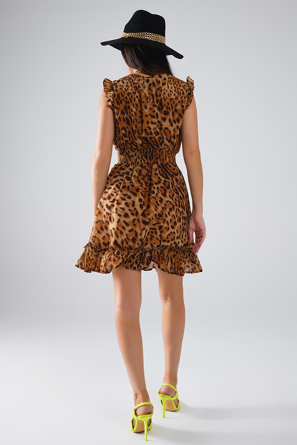 Vestido corto con estampado de leopardo y cintura ceñida Q2