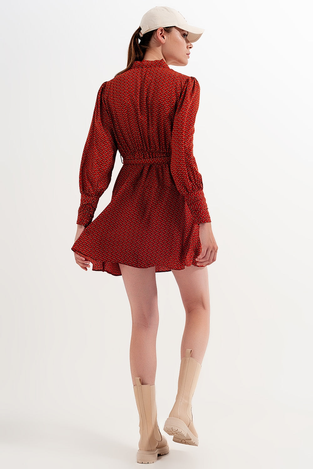 Vestido corto cruzado y escotado con estampado geométrico Q2