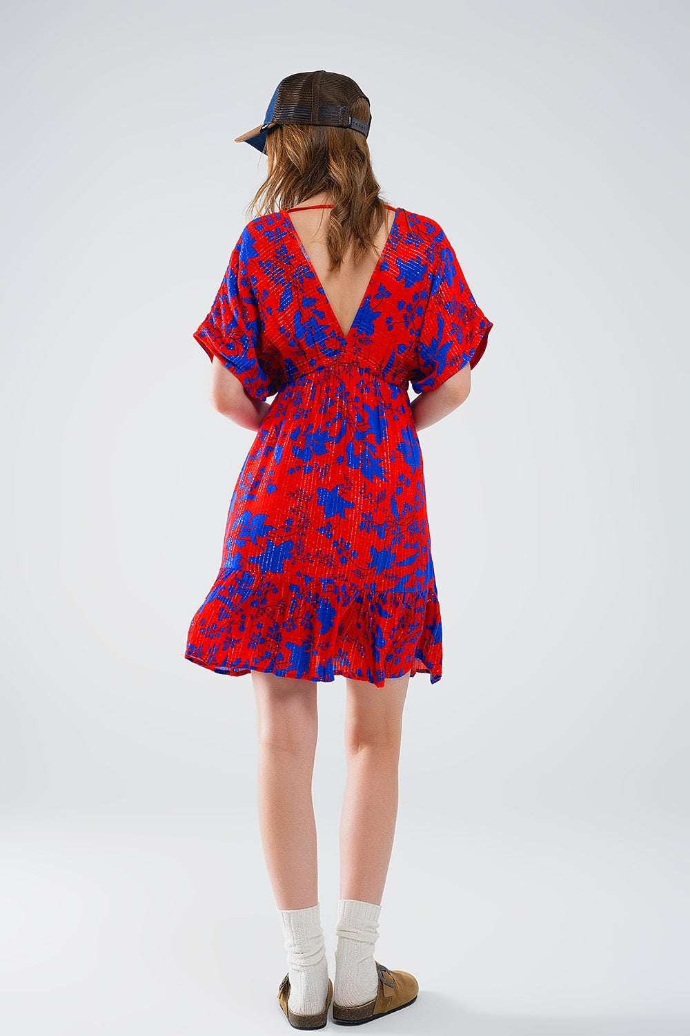 Vestido corto fluido rojo con estampado floral azul Q2