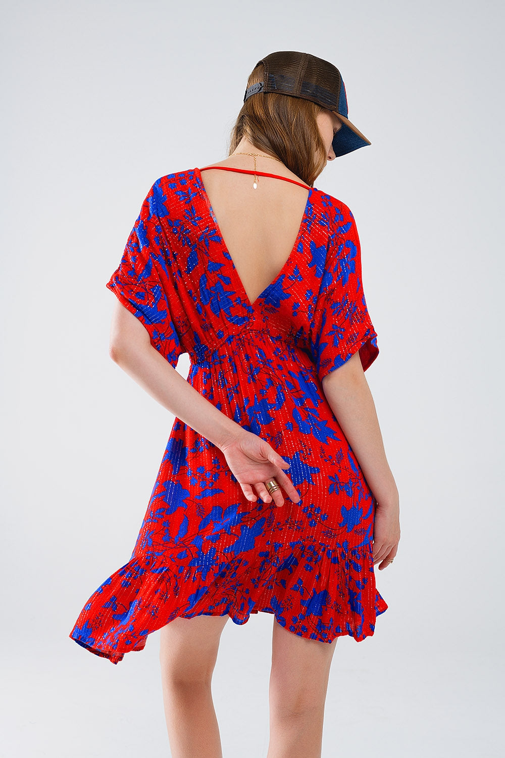 Vestido corto fluido rojo con estampado floral azul Q2