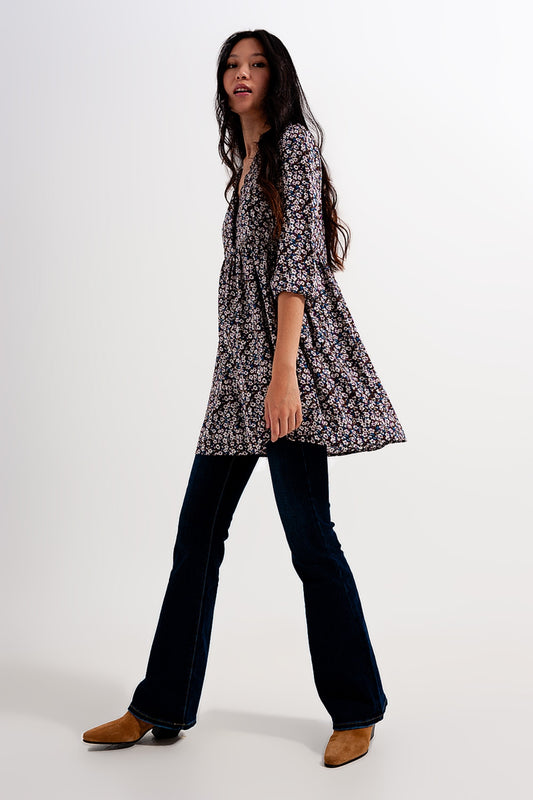 Q2 Vestido corto marrón con estampado de flores y botones