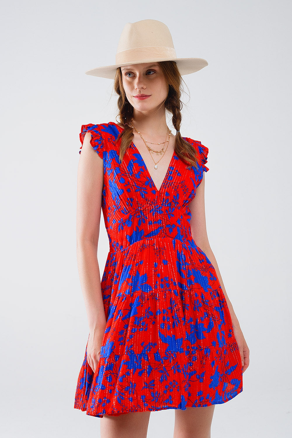 Vestido corto rojo con estampado floral azul y escote en pico Q2