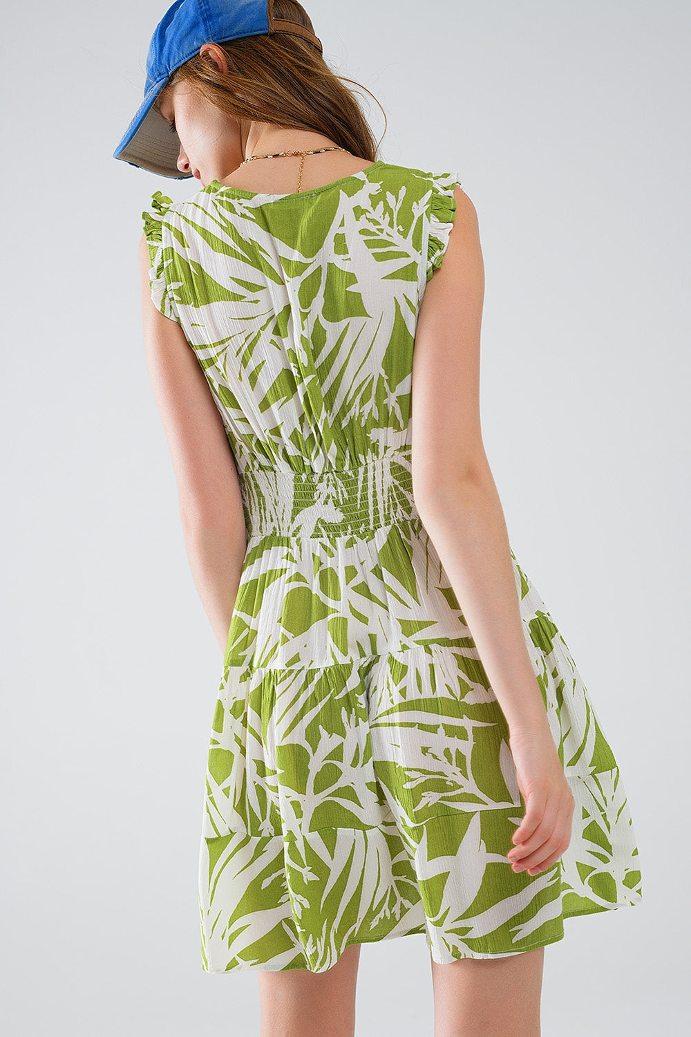 vestido corto verde con estampado tropical de palmeras Q2
