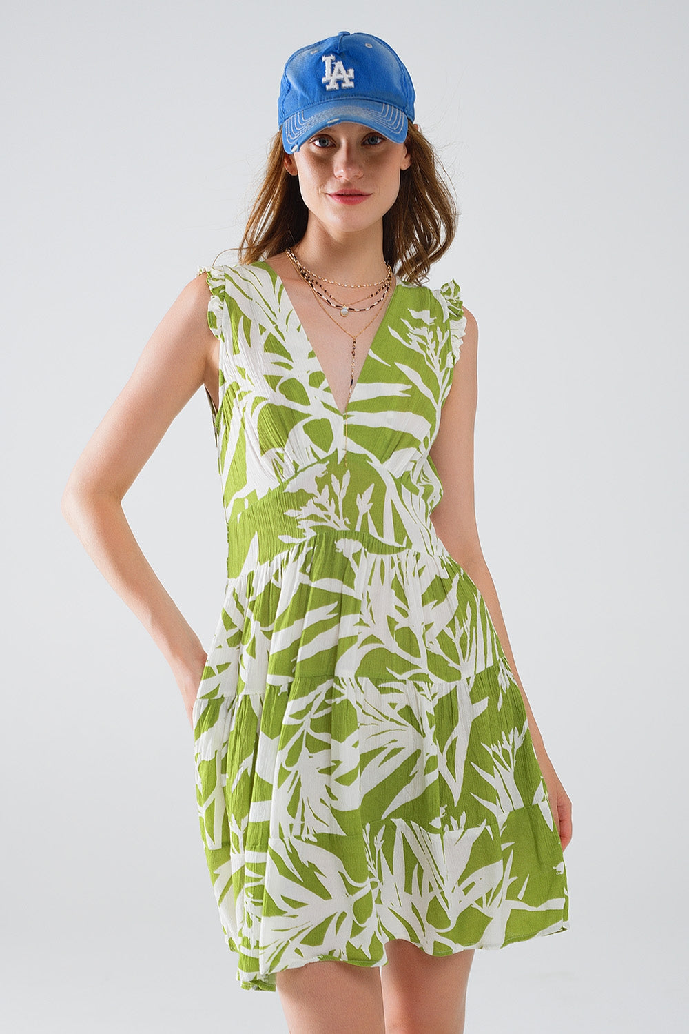 vestido corto verde con estampado tropical de palmeras Q2
