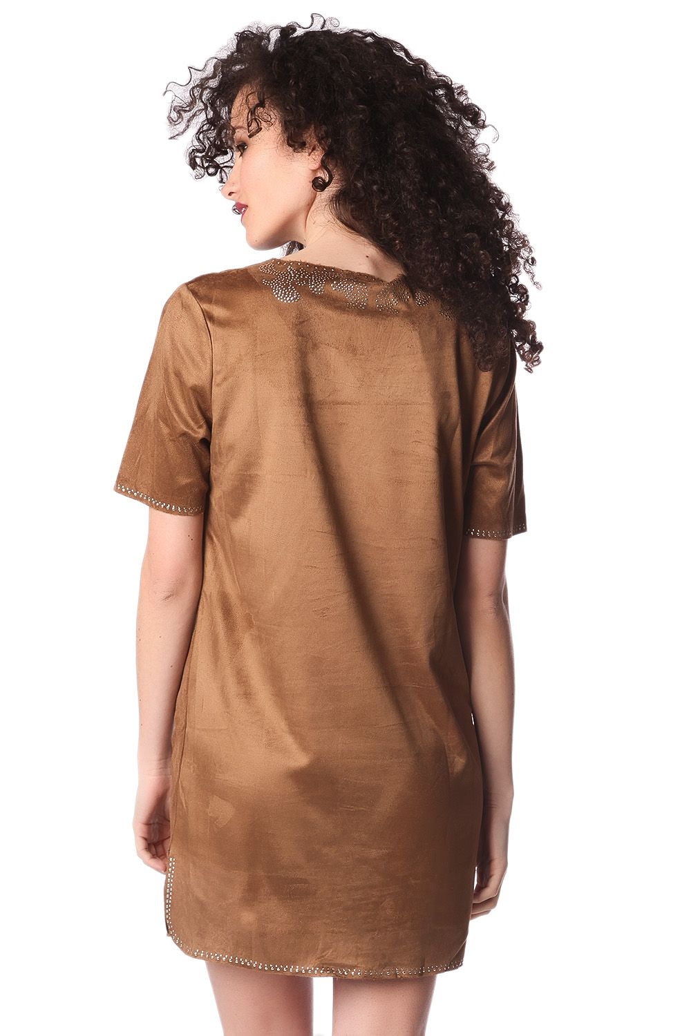 Vestido de ante beige con manga 3/4 y detalle de adorno Q2