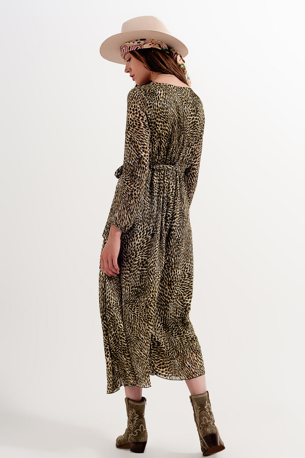 Vestido de gasa cruzado de manga larga con cinturón y estampado brillante Q2