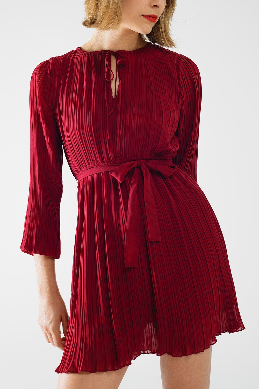vestido de gasa plisada en burdeos Q2
