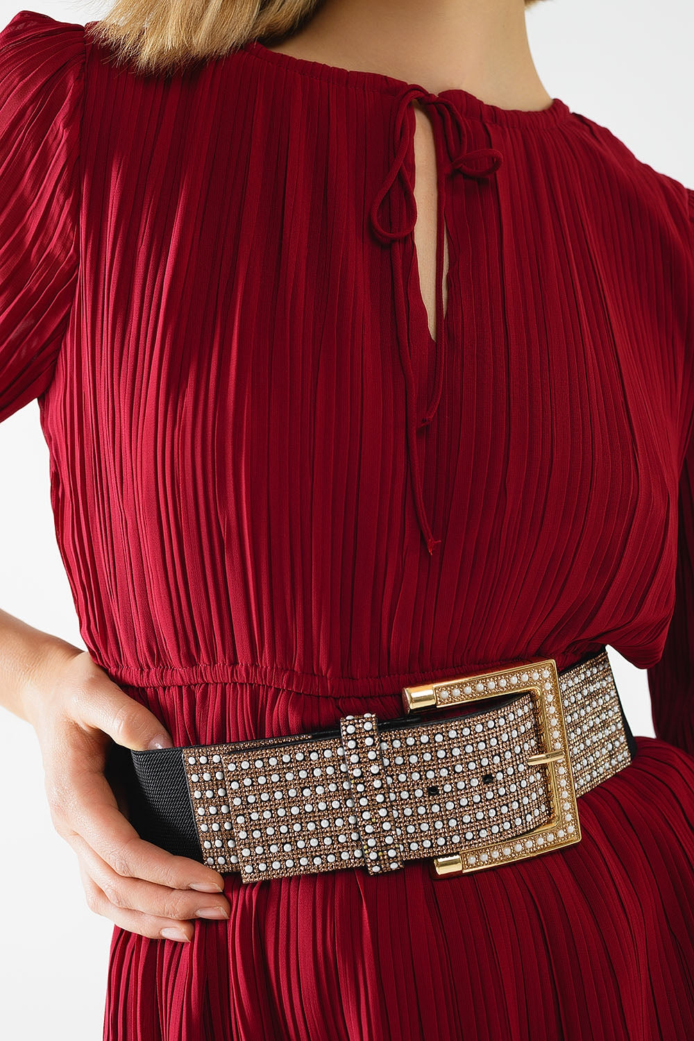 vestido de gasa plisada en burdeos Q2