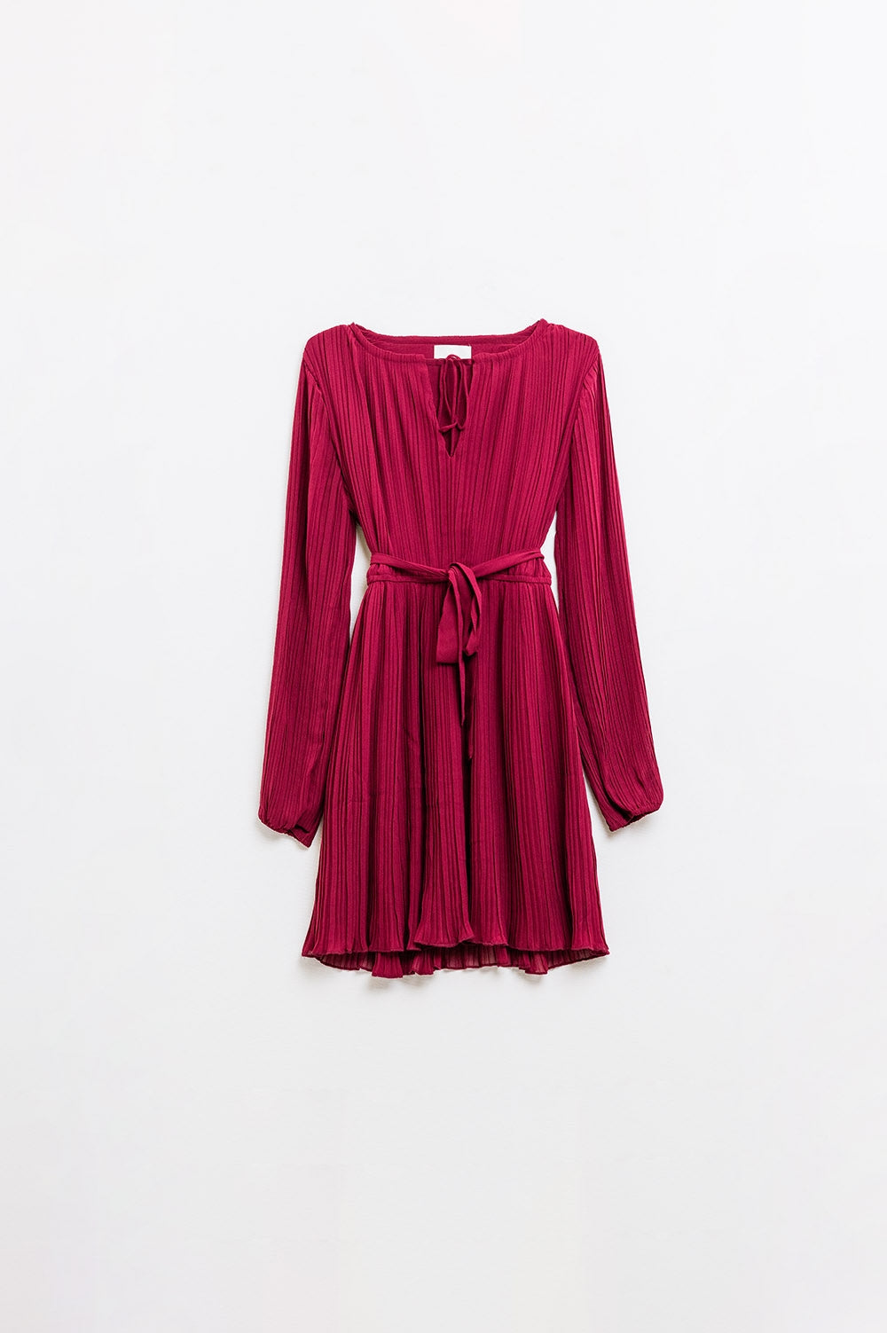 vestido de gasa plisada en burdeos Q2