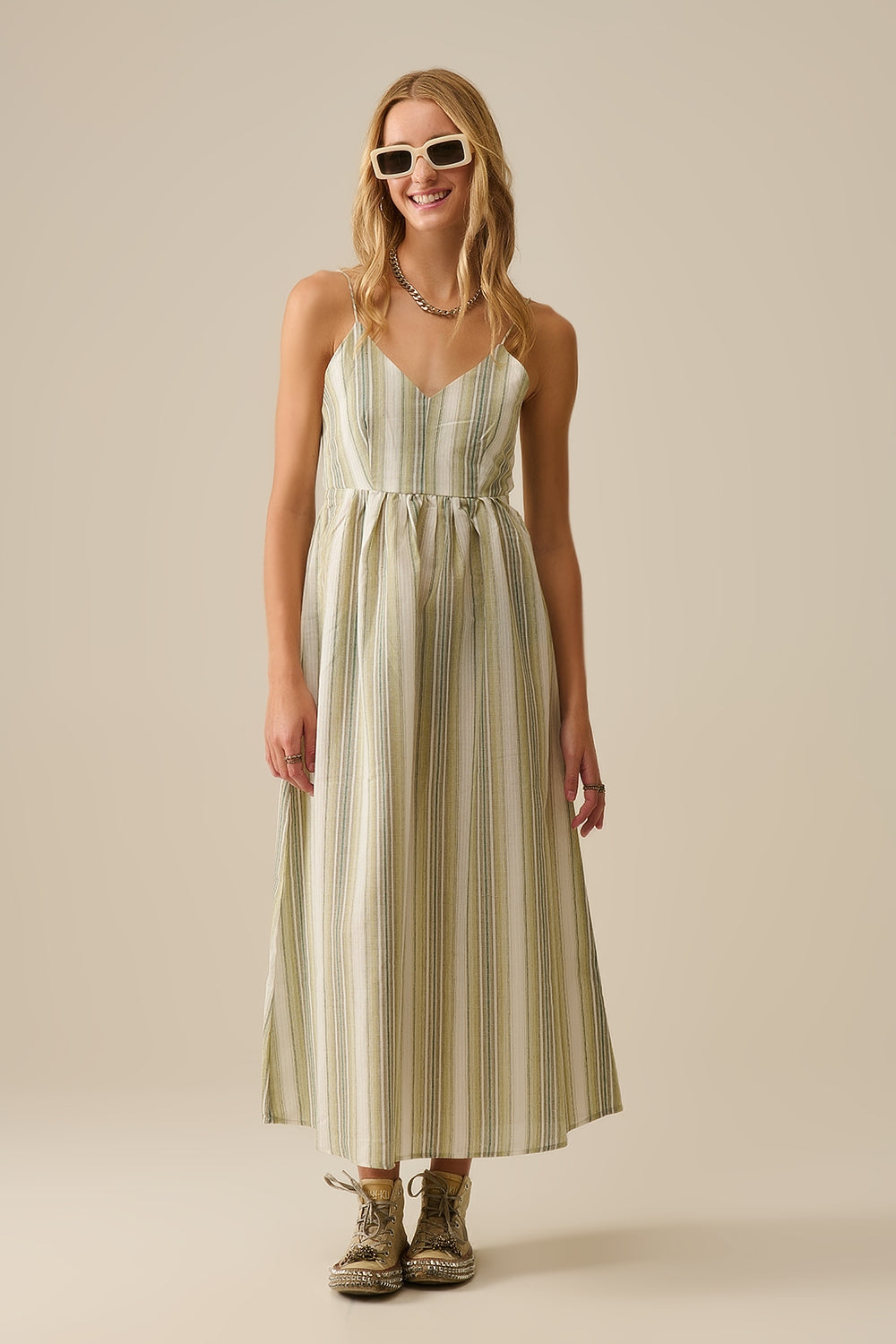 Q2 Vestido de tirantes a rayas con cuello en V en verde