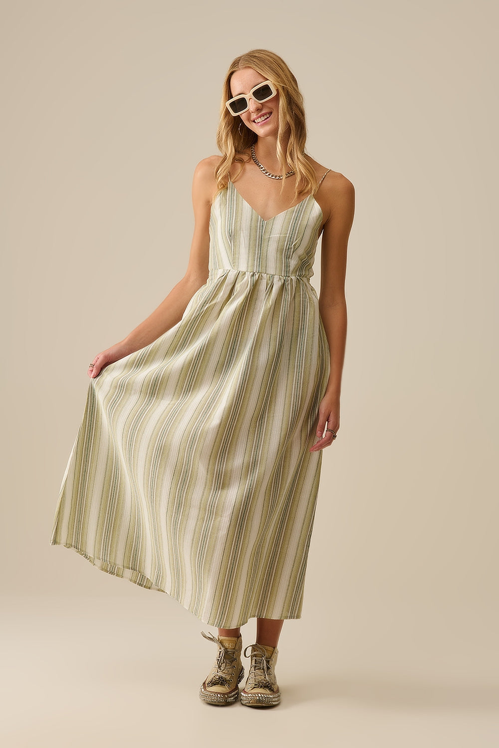 Vestido de tirantes a rayas con cuello en V en verde Q2