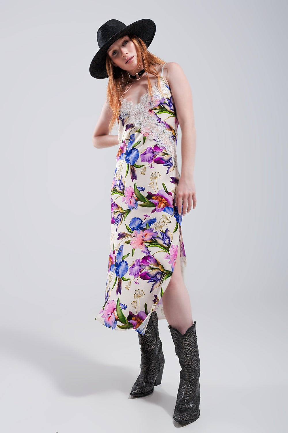 Vestido de tirantes con estampado floral variado de satén beige Q2