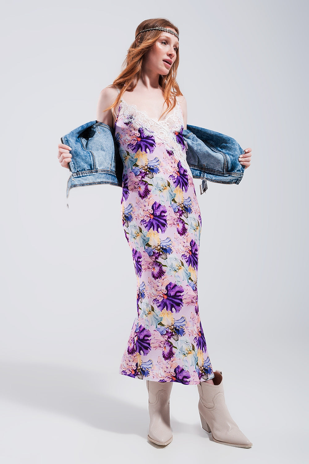 Vestido de tirantes con estampado floral variado de satén morado Q2
