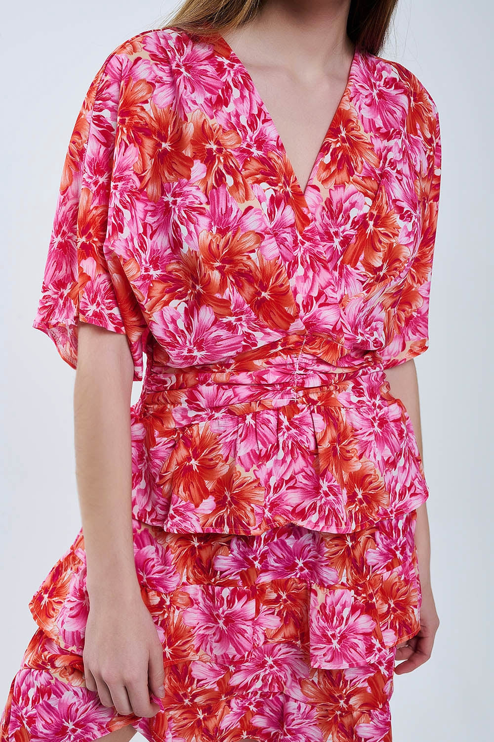 Vestido Estampado Floral En Tonos Rosas Naranjas Y Rojos Q2